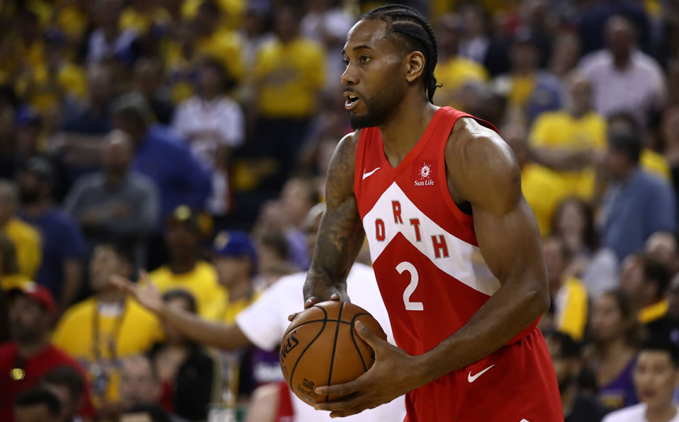 En Toronto y Los Ángeles no quedaron contentos con la decisión del basquetbolista. (Foto: AFP)