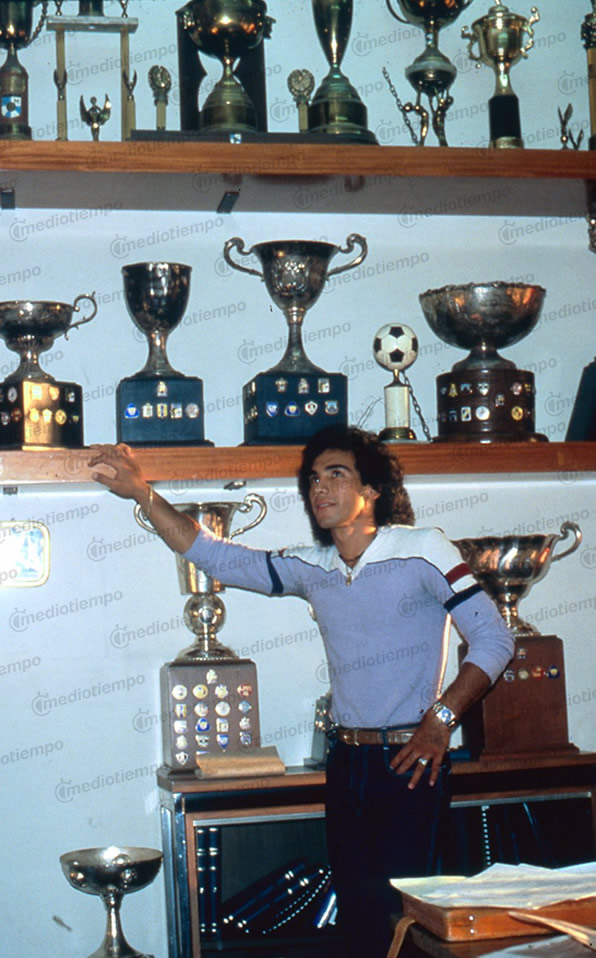 La sala de trofeos de Hugo Sánchez, donde ya no cabía nada.