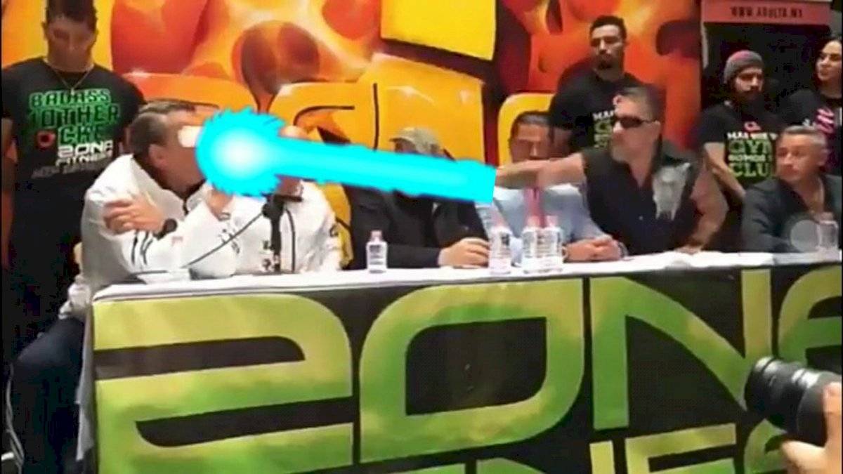 La presentación de la pelea se salió de control y los cibernautas lo tomaron con humor.