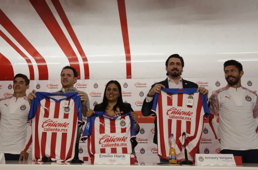 En la ceremonia estuvieron los jugadores Oribe Peralta e Isaac Brizuela. (Chivas)
