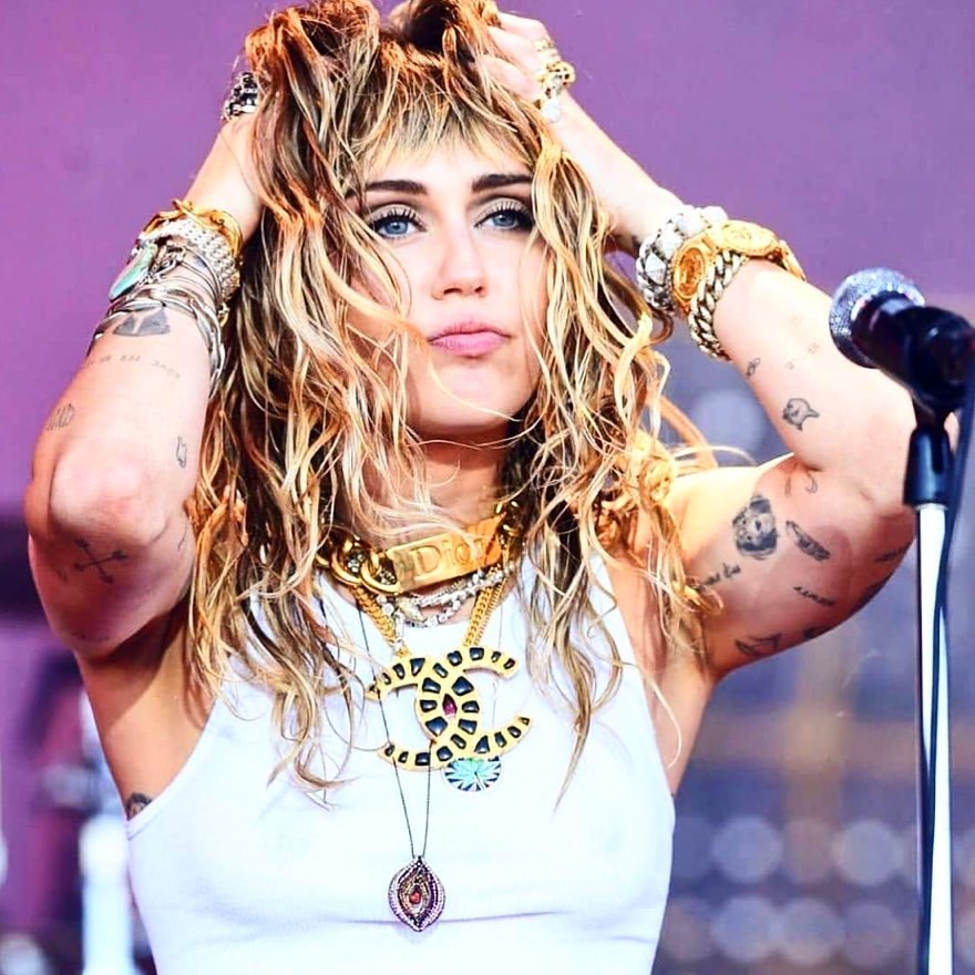 Las fotos de Miley Cyrus en su entrevista con Elle. (Foto: Instagram/mileycyrus/)