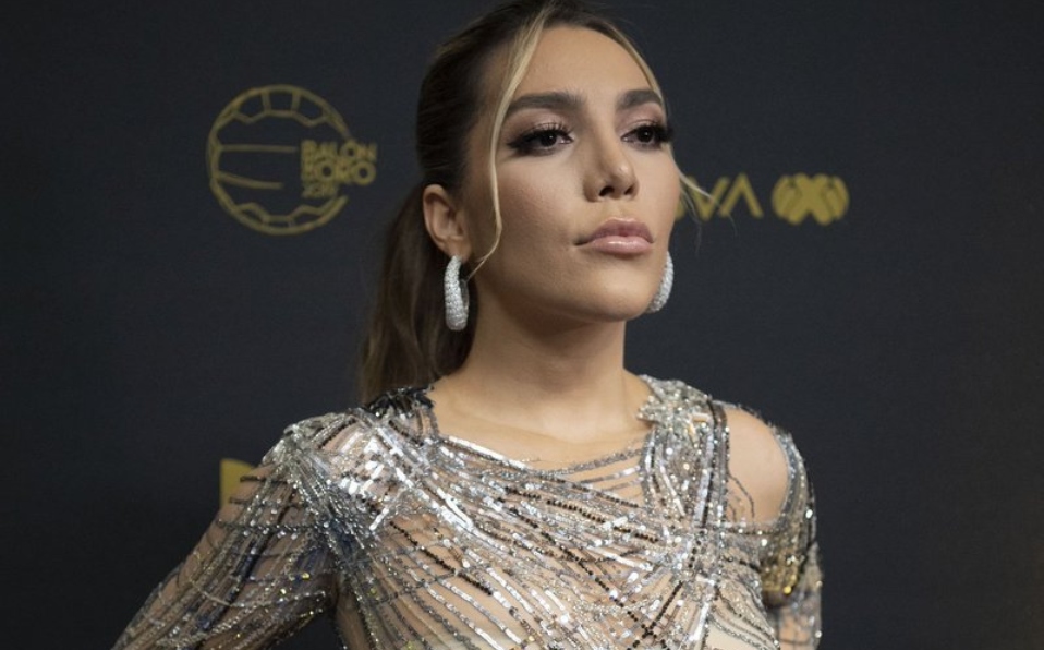 Frida Sofía, hija de Alejandra Guzmán debuta como cantante en el Balón de Oro.