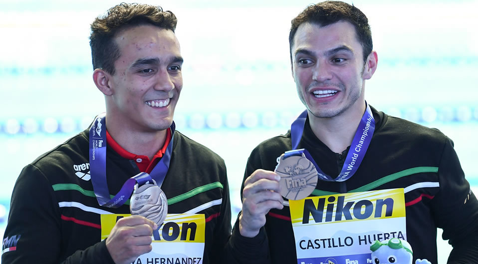 La dupla cosecha su primera medalla. (AFP)
