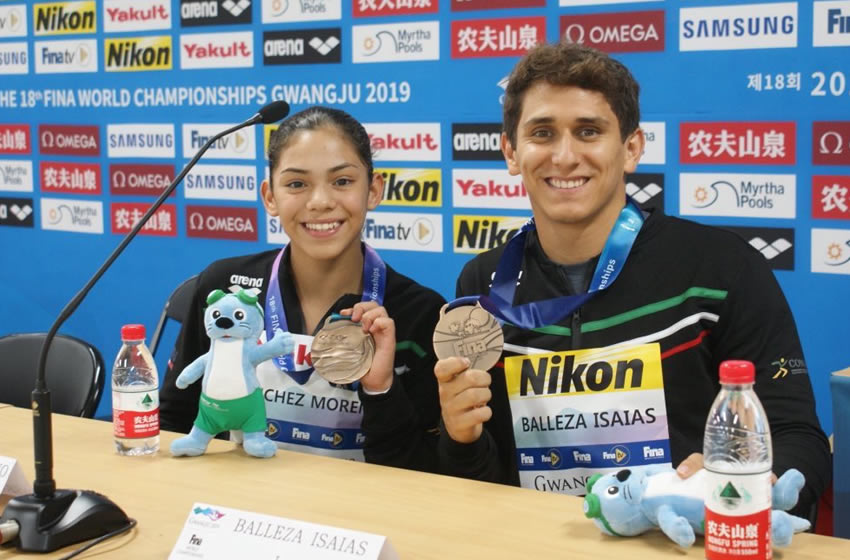 María José Sánchez y Diego Balleza, con su medalla de bronce. @nlindeoficial