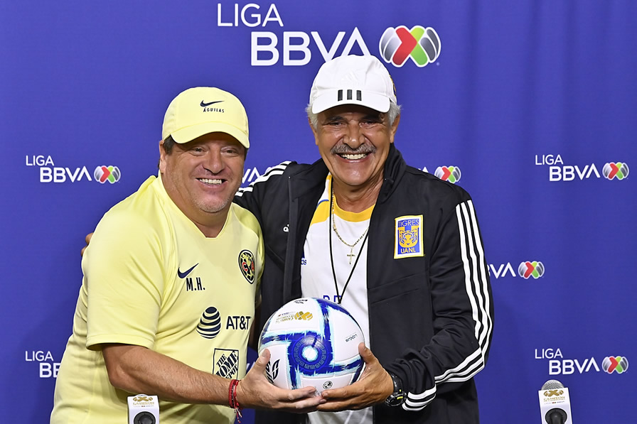 Miguel Herrera y Ricardo Ferretti. (Foto: AFP)