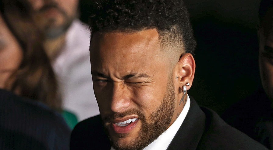 Neymar sigue sumergido en problemas. (Foto: AFP)