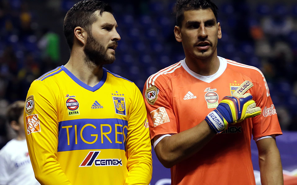 André-Pierre Gignac y Nahuel Guzmán (Imago7)