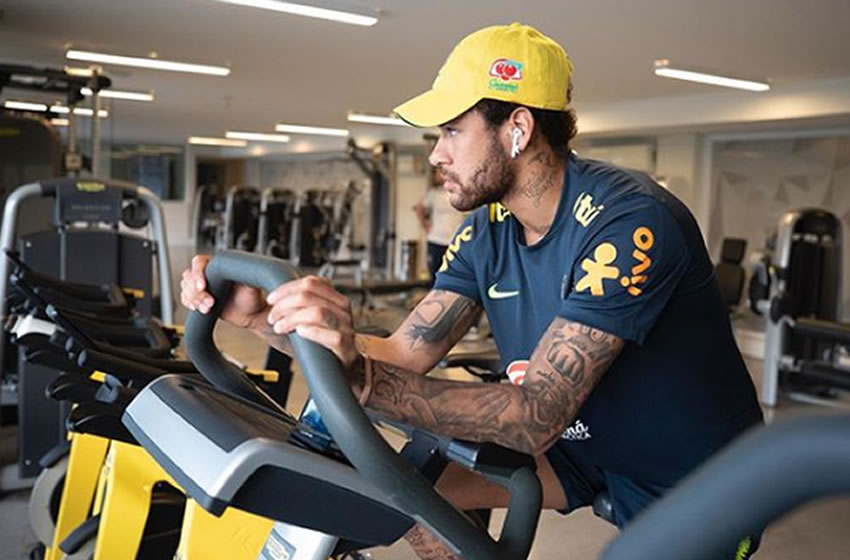 Ney lanzó dos posibles señales sobre la definición de su incierto futuro. (Ney)