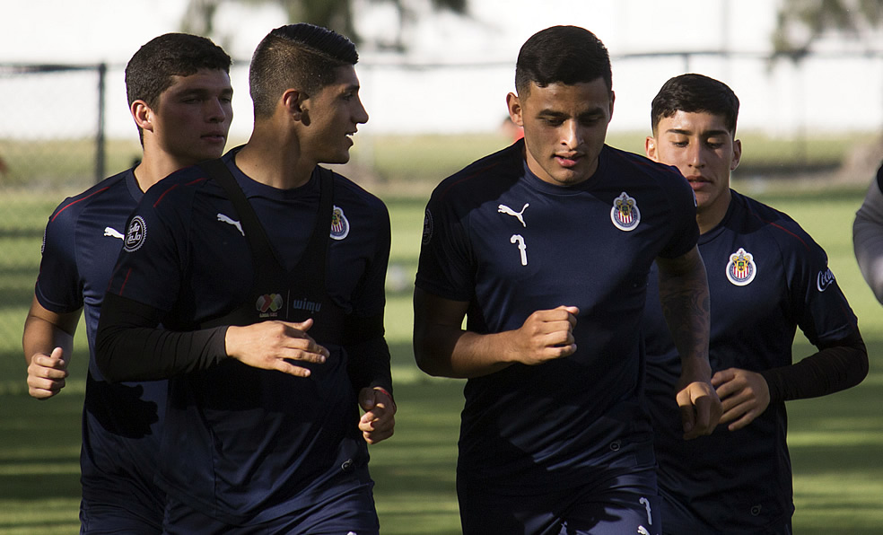 Vega (der.) ya entrenó con el Rebaño. (Foto: Imago7)