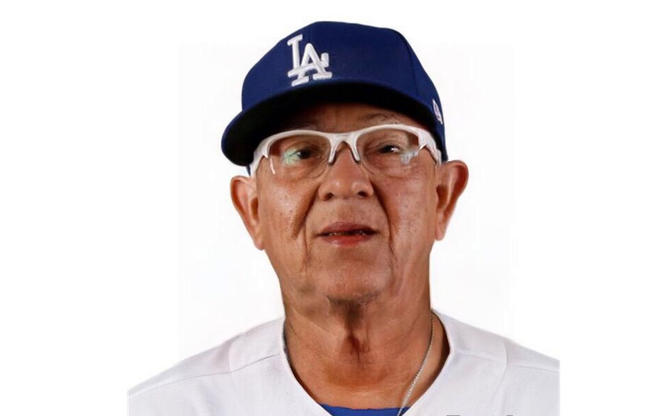 El todavía joven Julio Urías con unos años encima