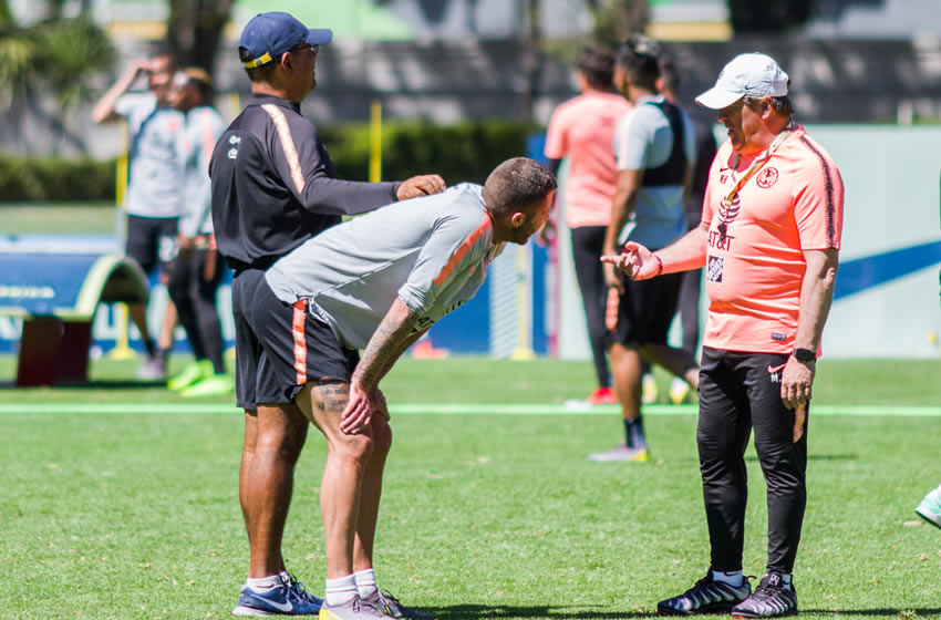 Miguel Herrera y Jérémy Ménez sí discutieron en un entrenamiento, según reveló el Piojo. Imago7