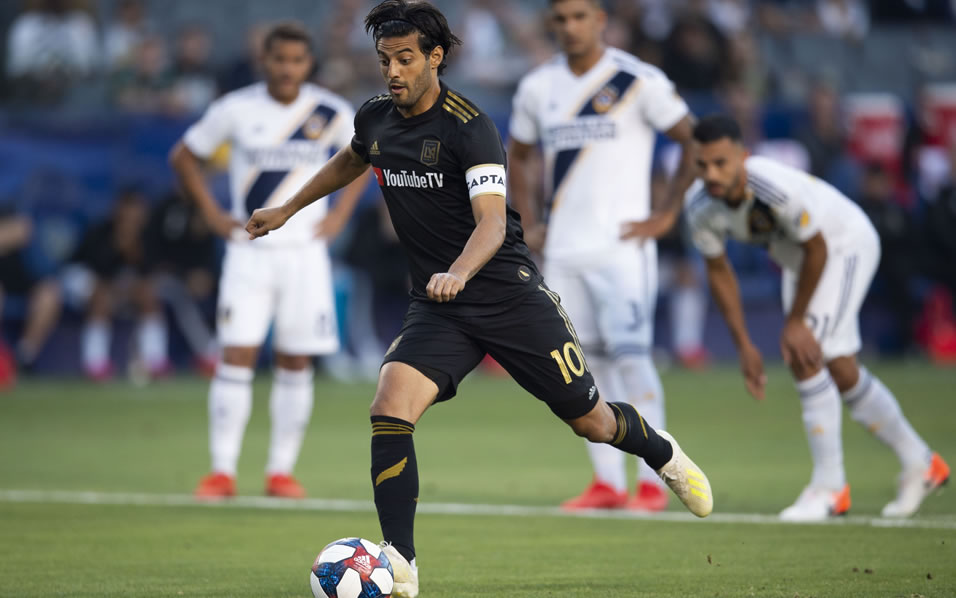 Carlos Vela marcó doblete en el derbi de Los Ángeles, pero Ibra hizo Hat-Trick. (Foto: Reuters)