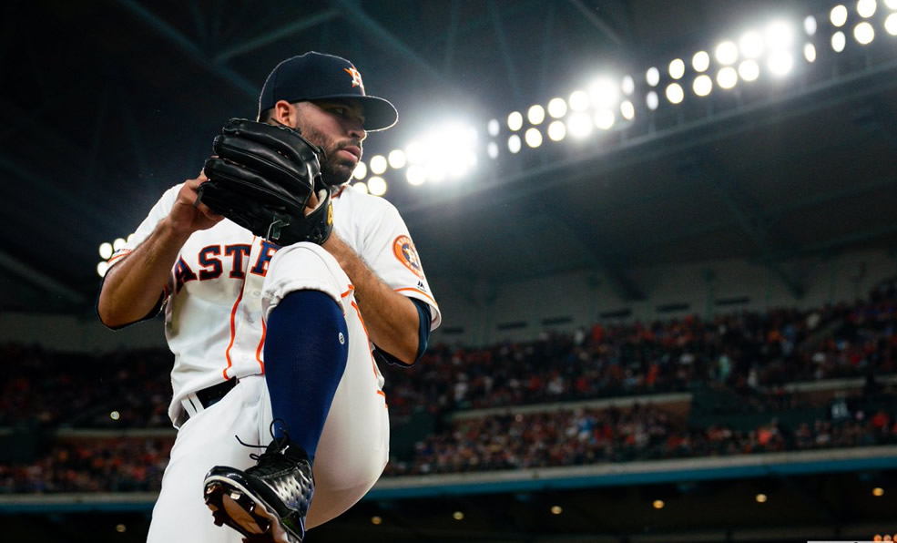 Con esta labor, el mexicano bajó su efectividad a 5.54. (Foto: @Astros)