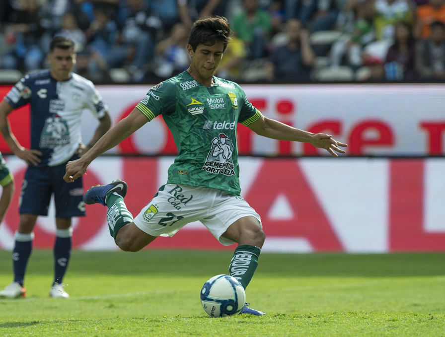 José Juan Macías puso el 2-0 de penal. (Foto: Mexsport)