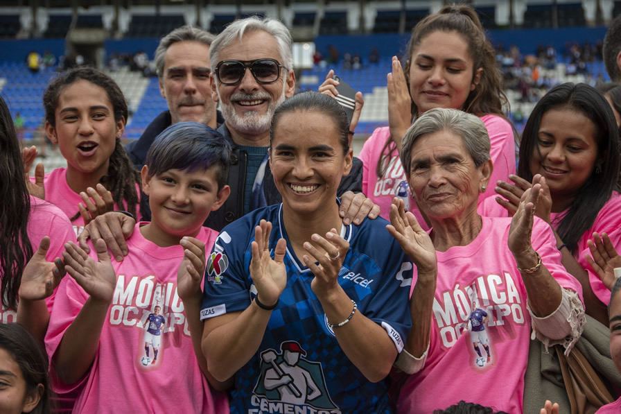 Mónica Ocampo fue homenajeada por los Tuzos. (Foto: Mexsport)
