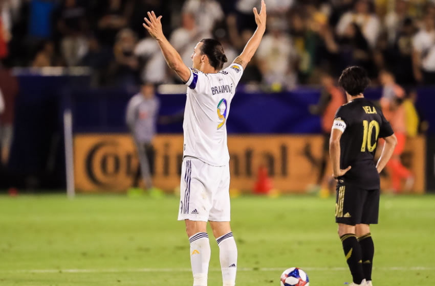 Zlatan apagó a un encendido Vela. (Galaxy)