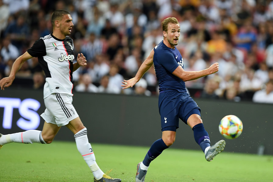 Kane le ganó la partida a Cristiano. (Foto: AFP)