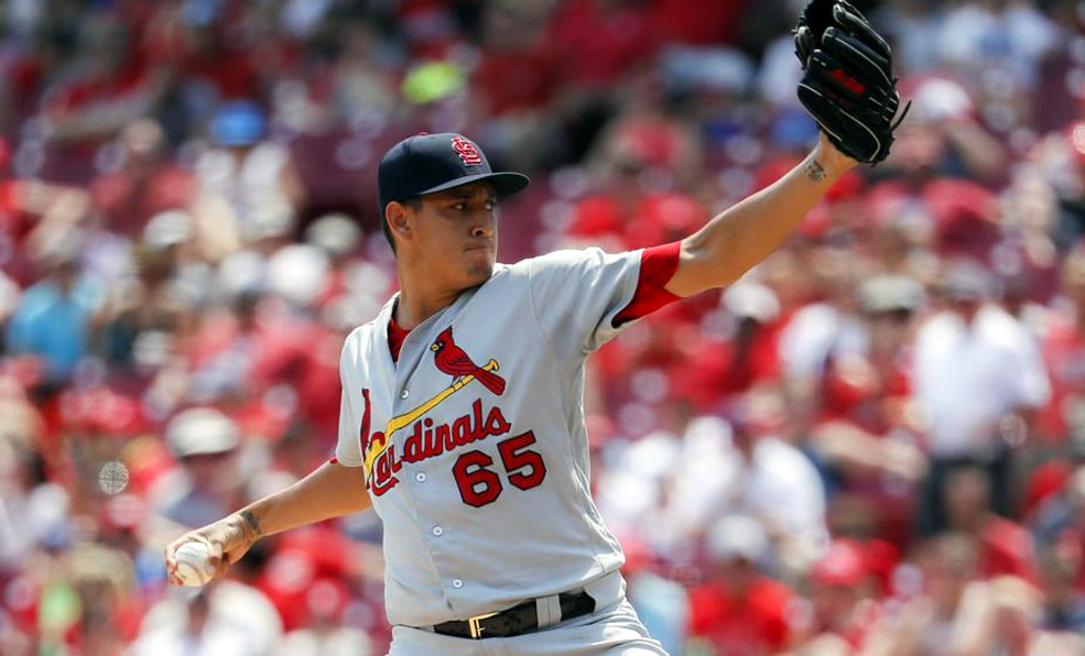 El mexicano salvó a los Cardinals en su relevo 39 del año. (Foto: @KMOV)
