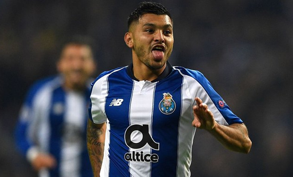Tecatito fue titular con el Porto.