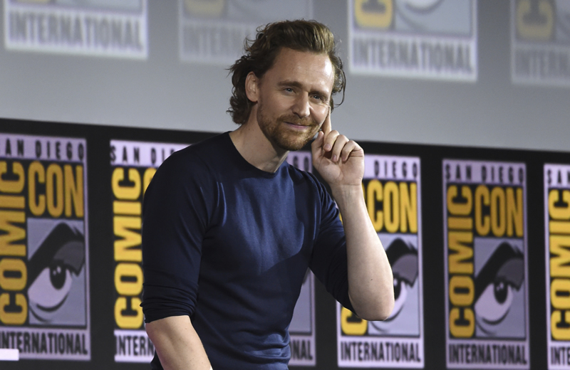 Tom Hiddleston apareció en el panel de Marvel Studios para anunciar la serie Loki. (Foto: AFP)
