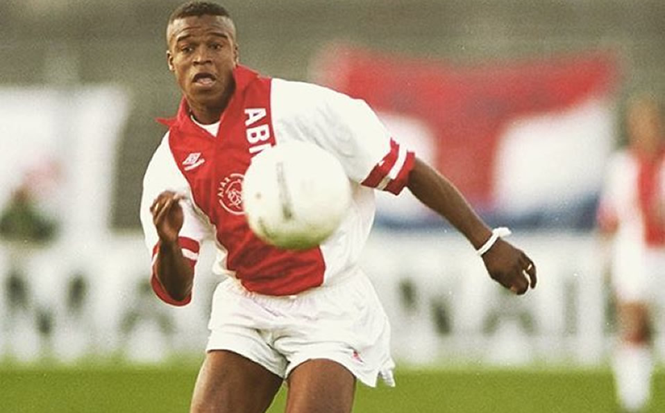 Difícil reconocerlo sin rastas y lentes, pero el 'Pitbull', Edgar Davids, dio sus primeras 'mordidas' en el Ajax.