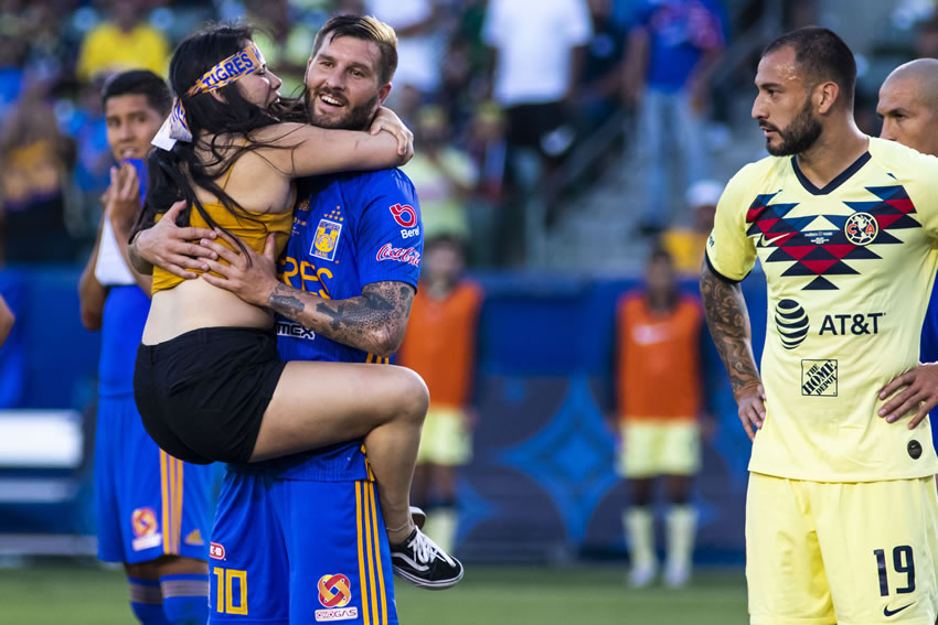 Gignac se había ofrecido a pagar la multa de la mujer. (Imago7)