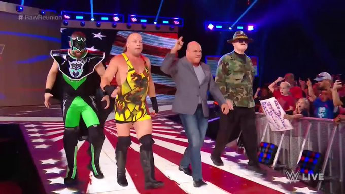 Kurt Angle, RVD, The Hurracane y Sgt. Slaughter evitaron que Sami Zayn escapara de su lucha con Rey Mysterio.