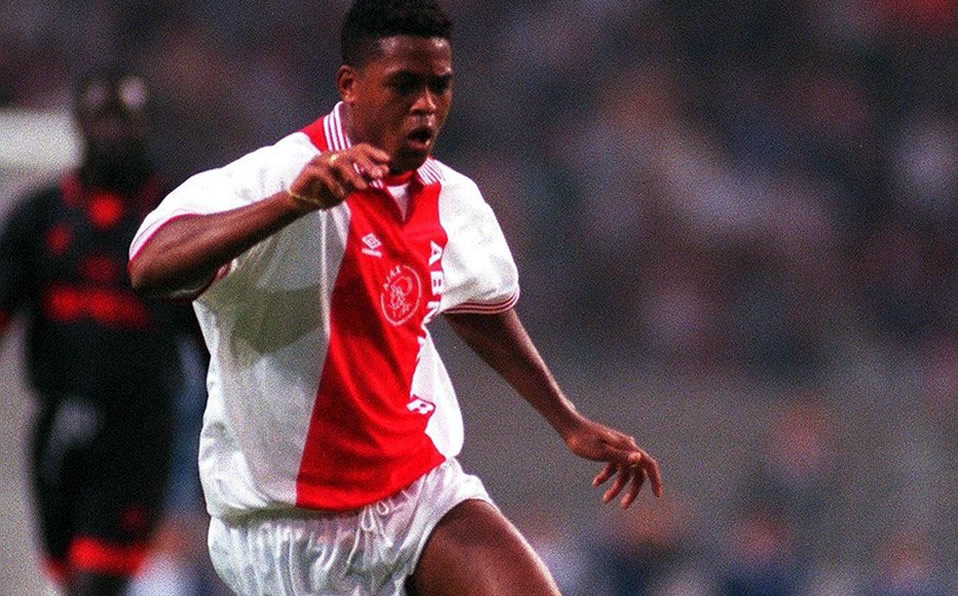 Patrick Kluivert, el delantero letal cuyo linaje continuó en el Ajax con su hijo, Justin.