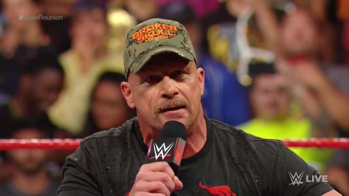 Stone Cold cerró el evento con un brindis.