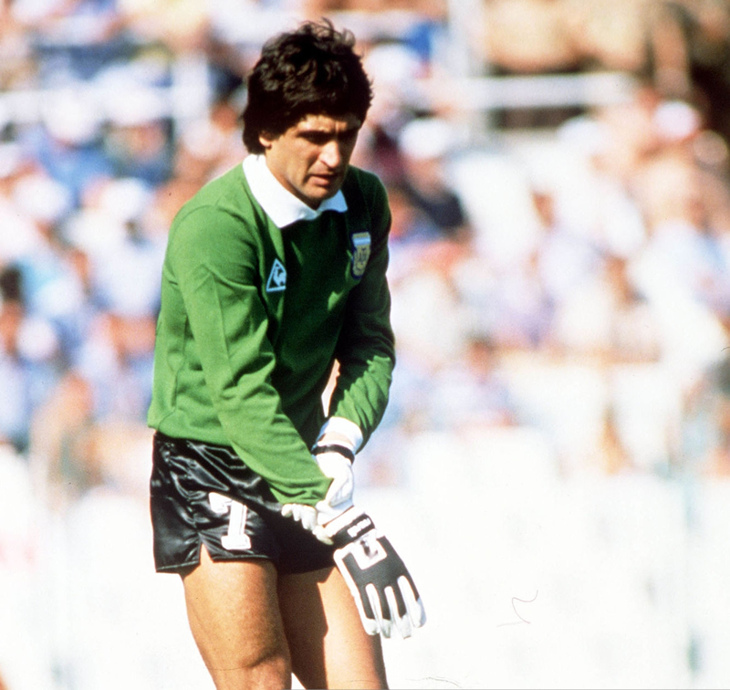 Ubaldo Fillol. Usó el número 7 con la Albiceleste en el Mundial del 78, donde se coronó, debido a que los dorsales se otorgaron por orden alfabético. 
