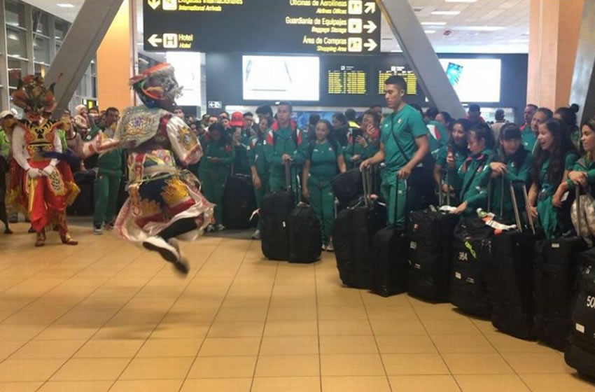 Con gran fiesta recibieron a los mexicanos.