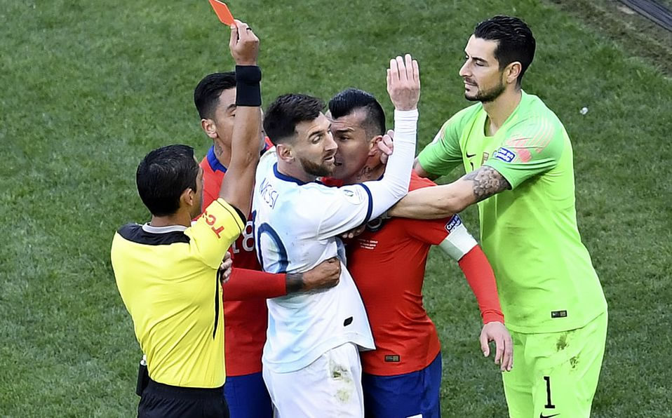 Messi fue expulsado ante Chile en la Copa América. (Foto: AFP)