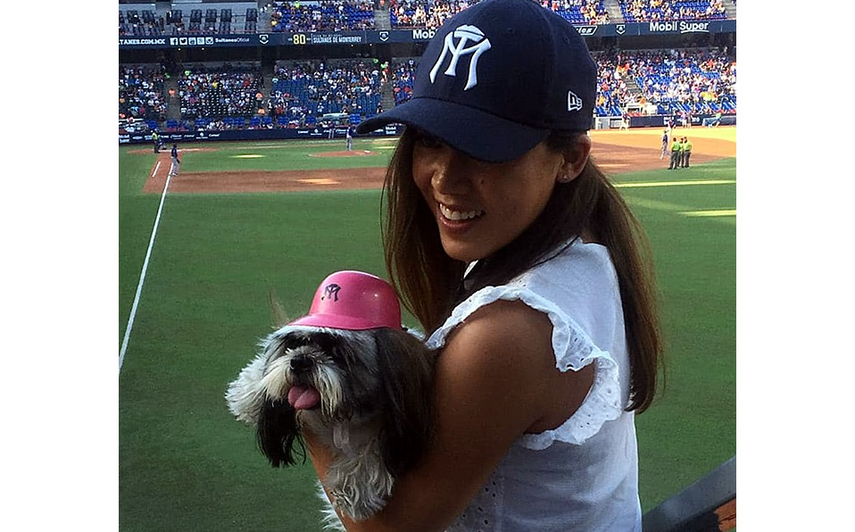 Y lo mismo sucedió en Monterrey con esta feliz fan y su mascota