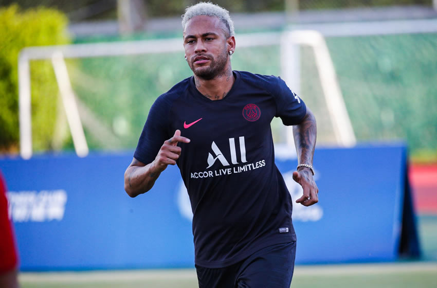 Neymar se entrena en China aún con su futuro por definir. @PSG_inside