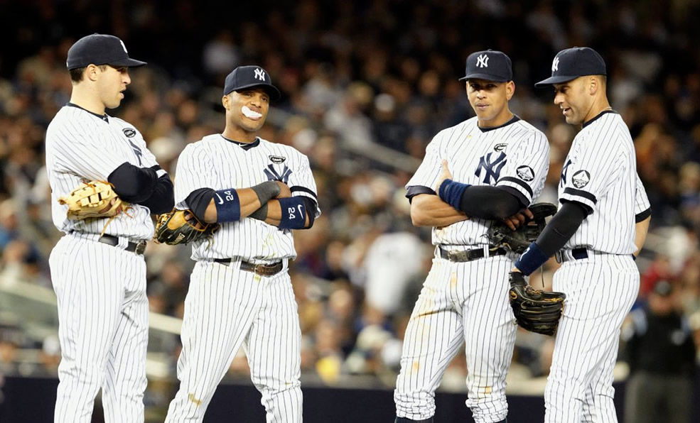 El shortstop y los jugadores que cubren las bases son con llamados infield, mientras los jardineros son outfielders.