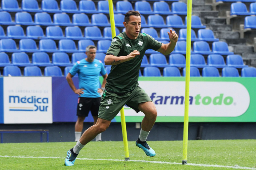 Andrés Guardado entrenó con el Betis en el Cuauhtémoc. (Foto: Mexsport)