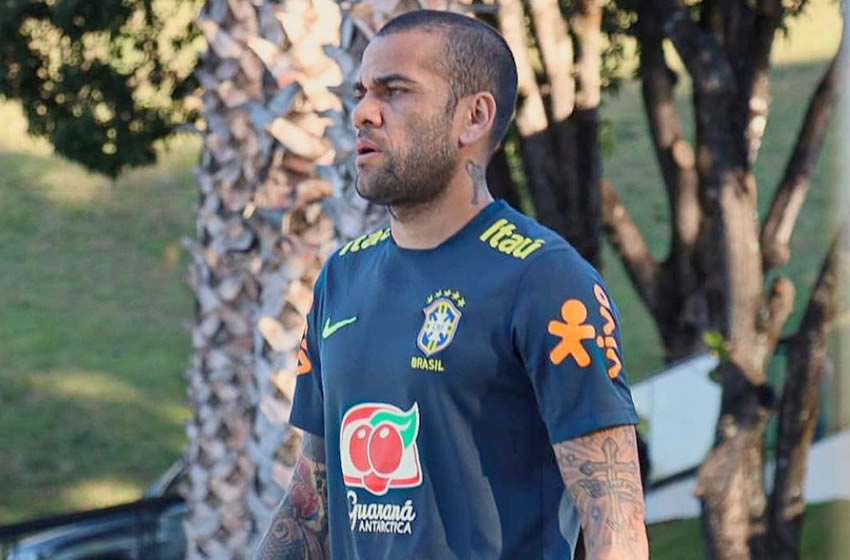 Dani Alves es garantía de títulos y está libre. Foto: @danialves