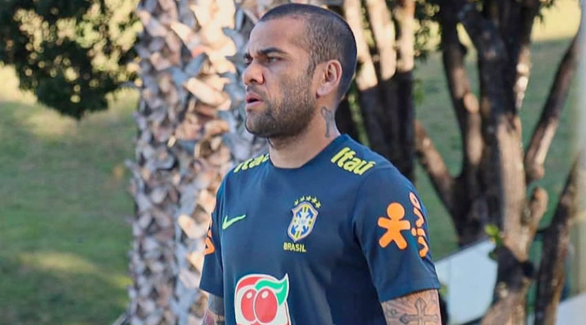 Dani Alves es garantía de títulos y está libre. Foto: @danialves