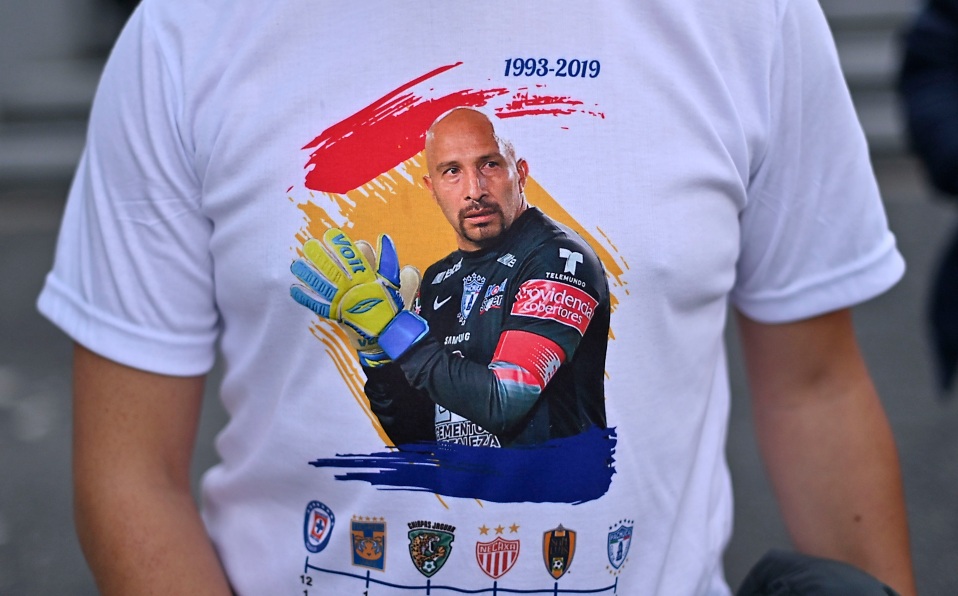 Conejo Pérez recibe homenaje de la Máquina ante Toluca.