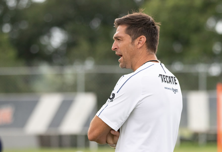 Diego Alonso espera que Pizarro continúe en el club. (Foto: Imago 7)