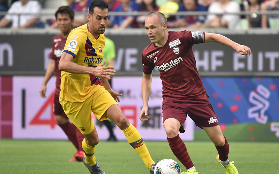 El emotivo reencuentro de Iniesta y Villa con excompañeros se resolvió con doblete de Carles Pérez. (Foto: AFP)