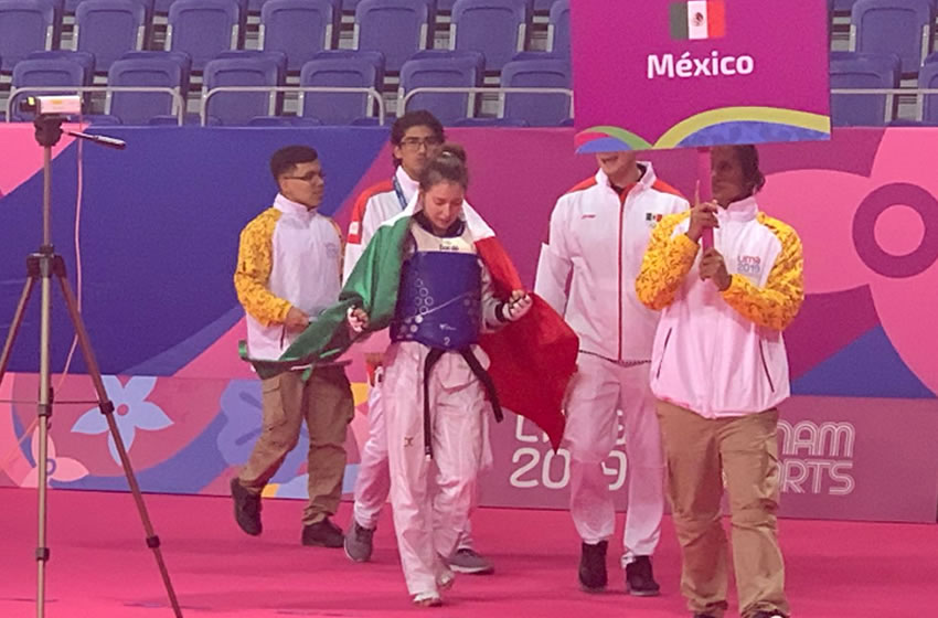 El lábaro patrio ondea en lo más alto de Lima gracias a Souza. (Panamericanos)