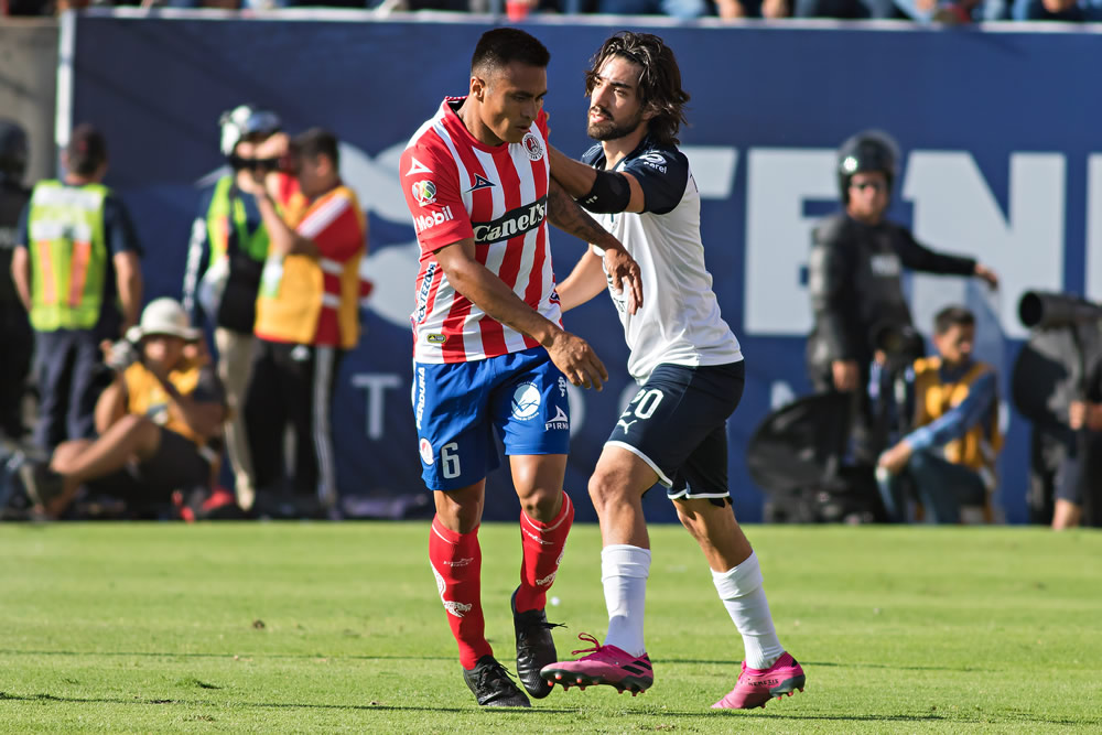 Revive en postales las mejores acciones del encuentro.