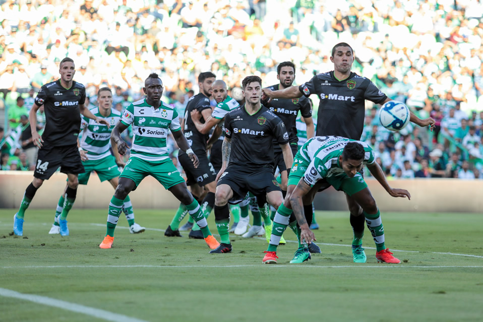 Santos cumplió en casa. (Foto: Imago7)