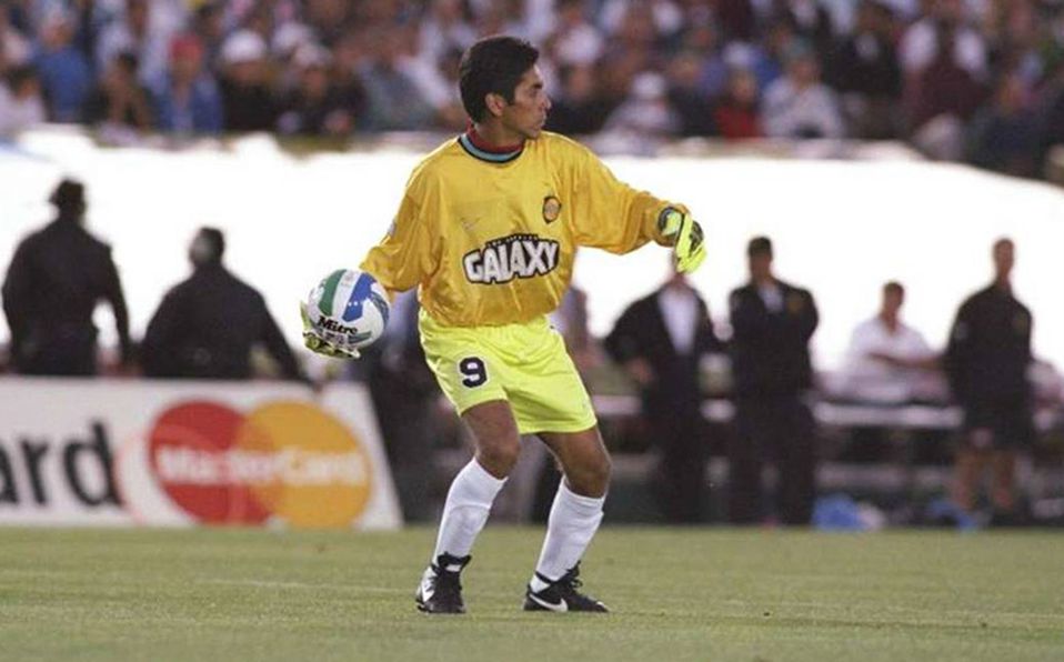 Jorge Campos fue el primer mexicano en participar en el primer Juego de las Estrellas de la MLS cuando jugaba para el LA Galaxy. (Foto: Getty)