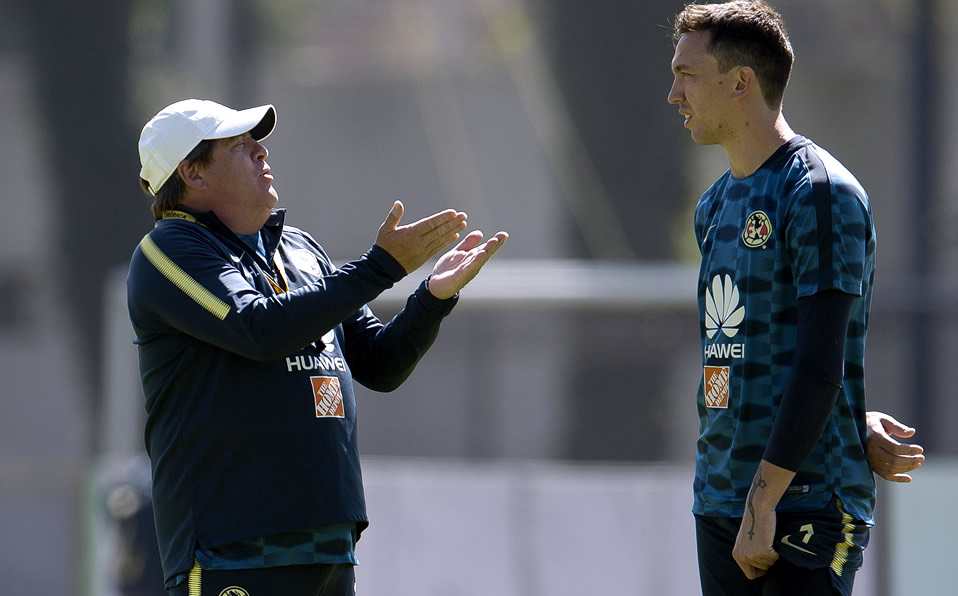 Miguel Herrera se queda sin uno de los pilares del América y la pregunta es ¿quién le sustituirá?