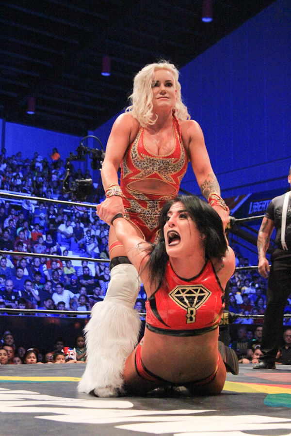 Taya vs. Tessa (Foto: AAA)