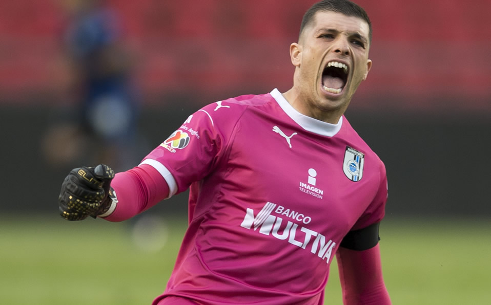 Tiago Volpi, exportero de Gallos Blancos, también está en la baraja de opciones.