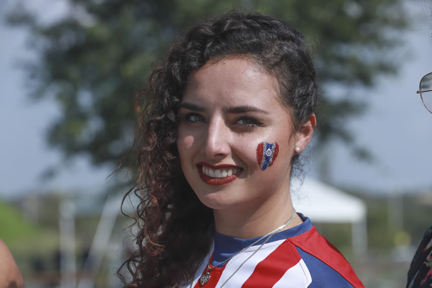 Una bella aficionada de las Chivas. Foto: Imago7