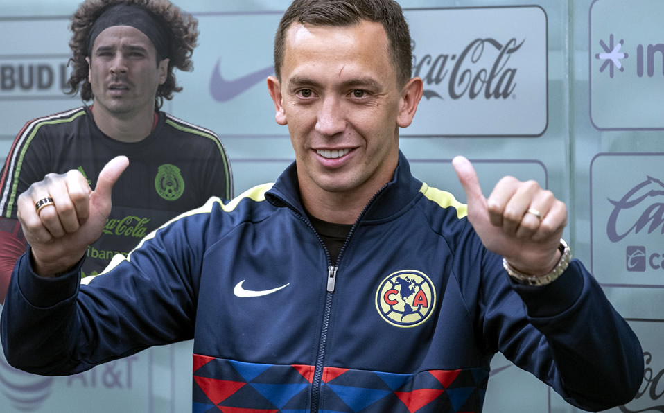 Agustín Marchesín catalogó a Memo Ochoa como un "ídolo azulcrema". (Mexsport)